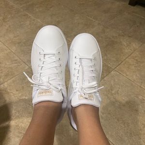 Meet your Posher, Rowena